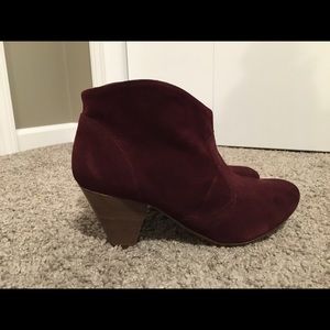 Maroon Steve Madden booties size 9